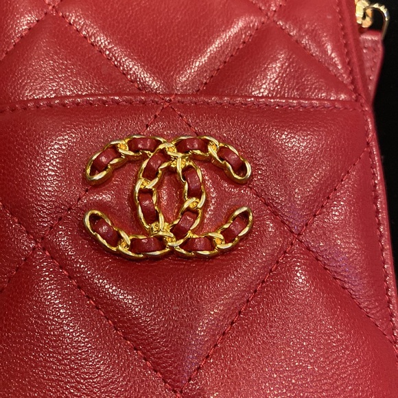 CHANEL phone and card holder - Picture 2 of 12